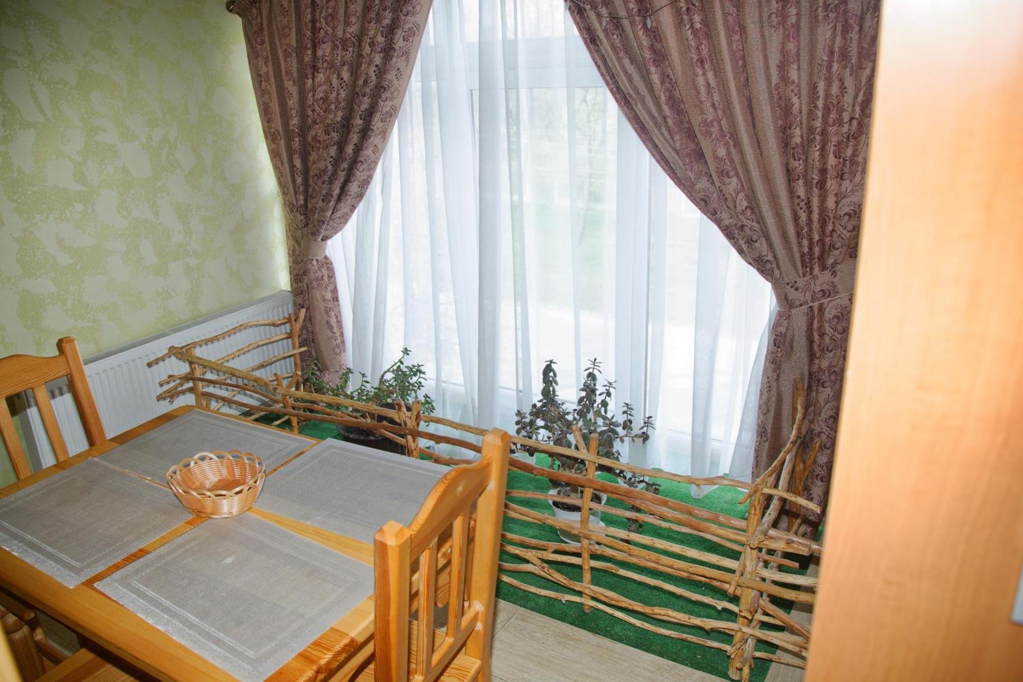Mini-Hotel Yandrusi كاميانيتس - بوديلسكيي المظهر الخارجي الصورة