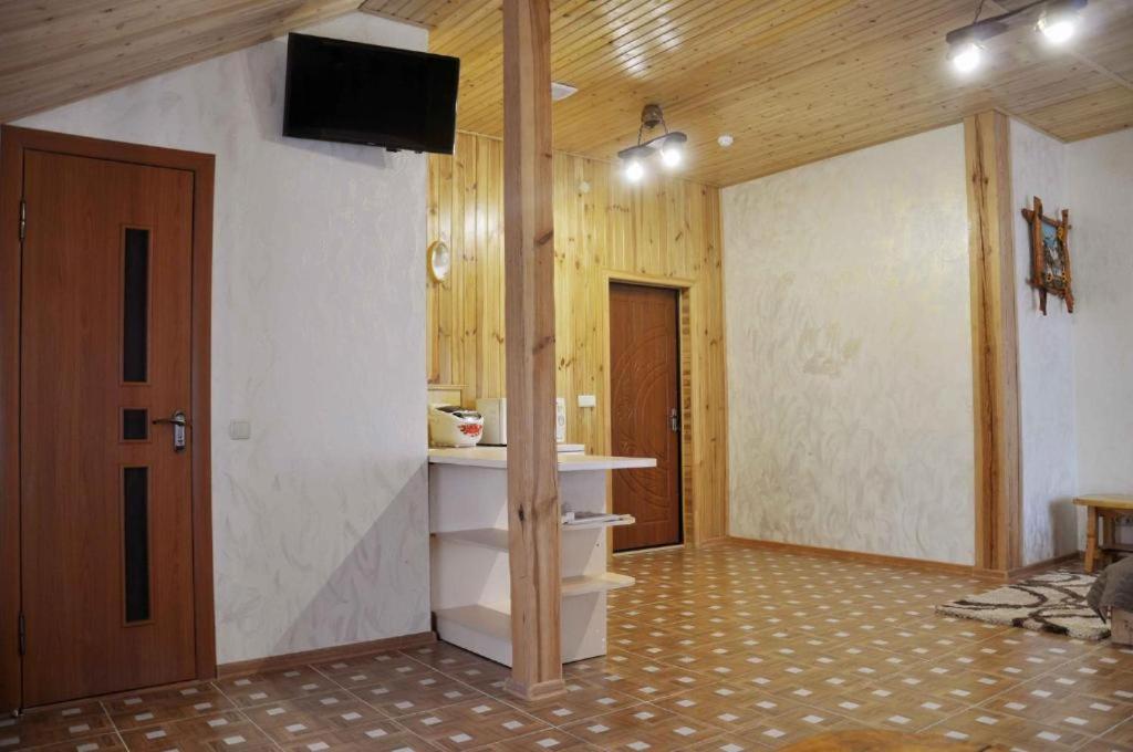 Mini-Hotel Yandrusi كاميانيتس - بوديلسكيي المظهر الخارجي الصورة