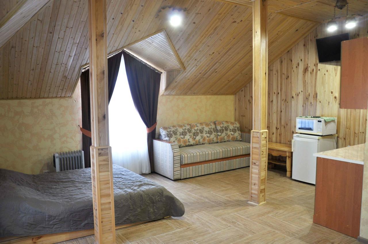 Mini-Hotel Yandrusi كاميانيتس - بوديلسكيي المظهر الخارجي الصورة
