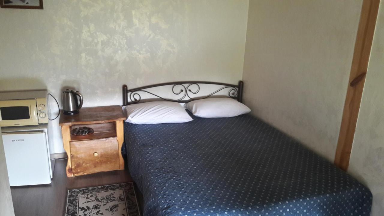 Mini-Hotel Yandrusi كاميانيتس - بوديلسكيي المظهر الخارجي الصورة